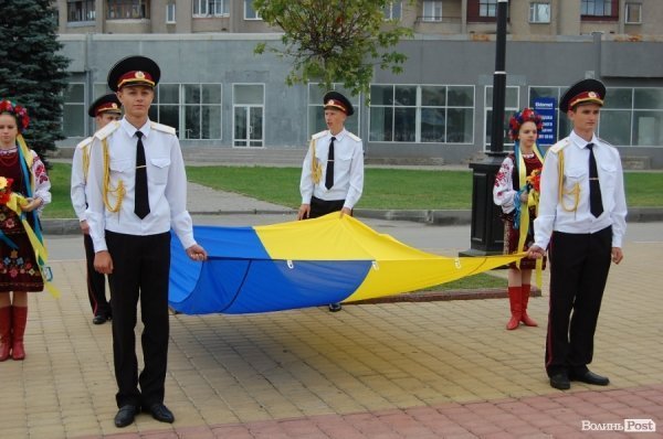 У День Прапора губернатор Волині говорив про місце України в Європі. ФОТО