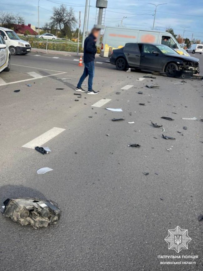 У Луцьку легковик врізався в автобус