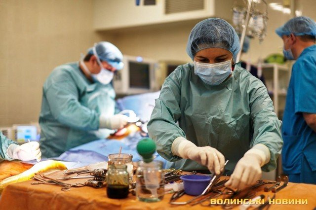 У волинській обласній лікарні провели операцію на серці без його зупинки. ФОТО