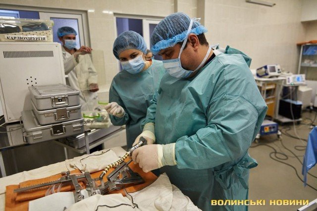 У волинській обласній лікарні провели операцію на серці без його зупинки. ФОТО