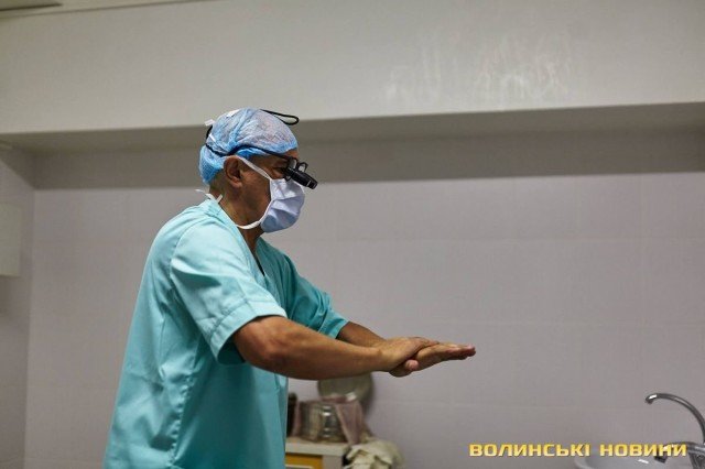 У волинській обласній лікарні провели операцію на серці без його зупинки. ФОТО