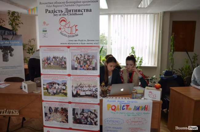 Пластилін, поп-корн та ЗавтраMan: як у Луцьку «продавали» громадські організації