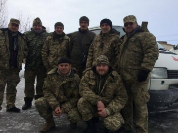 Волинські волонтери відвезли авто на передову