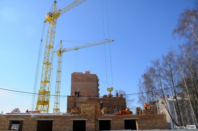 Cонячний фотозвіт з будмайданчика «Caramel Residence» у Луцьку*