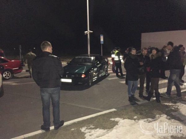 Рівняни перекрили міжнародну трасу з вимогою врятувати бійців біля Дебальцево. ФОТО