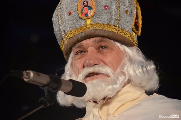 У Луцьку запалили новорічну ялинку. ФОТО