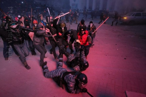 У Києві мало не побили двох беркутівців. Але пошкодували. ФОТО