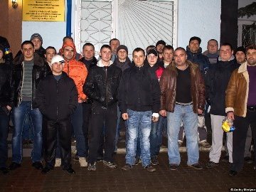 Як у Нововолинську революціонери патрулюють місто. ВІДЕО