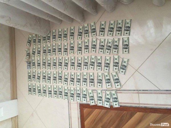 Київські податківці погоріли на хабарі у 4 мільйони гривень. ФОТО