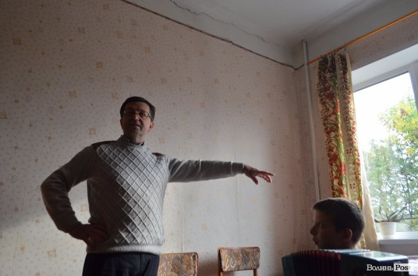 Музшколи Луцька: зал без світла, вікна старі, хори репетирують в коридорі. ФОТО