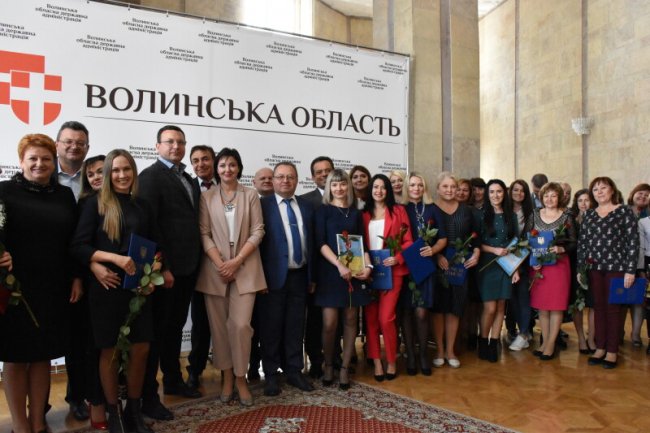 У Луцьку кращих фармацевтів привітали грамотами та квітами. ФОТО