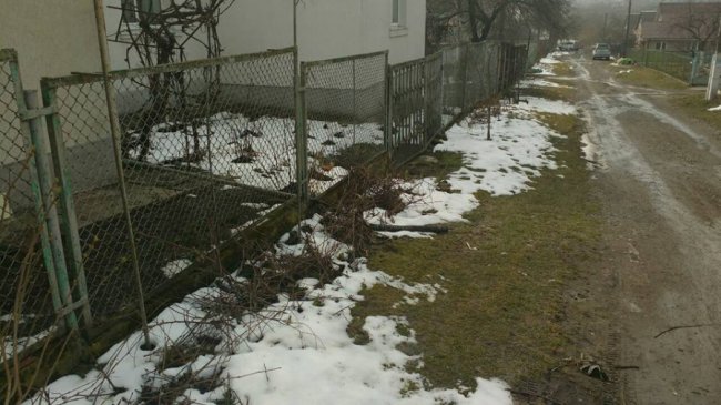 Лучани воду з ванни зливали просто на вулицю. ФОТО