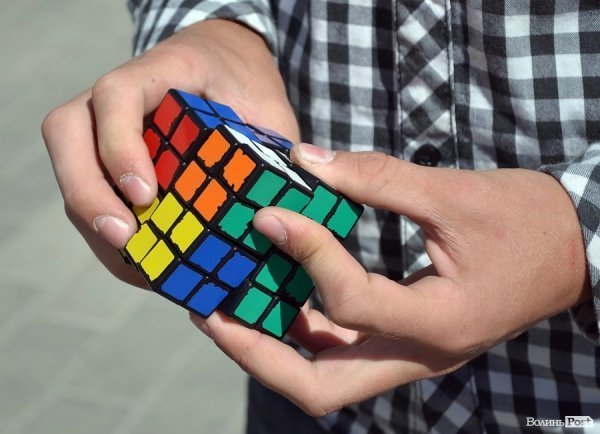 У Луцьку відбувся чемпіонат зі складання кубика Рубіка. ФОТО