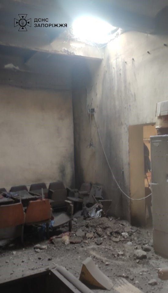 Росіяни обстріляли пожежну частину в Запорізькій області: четверо рятувальників поранені