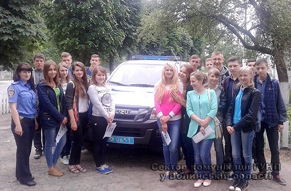 Вихованці Любешівського технічного коледжу побували у місцевому відділенні поліції. ФОТО