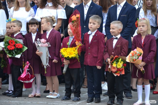 Каша та вишиті рушники: Перший дзвоник у школі №5