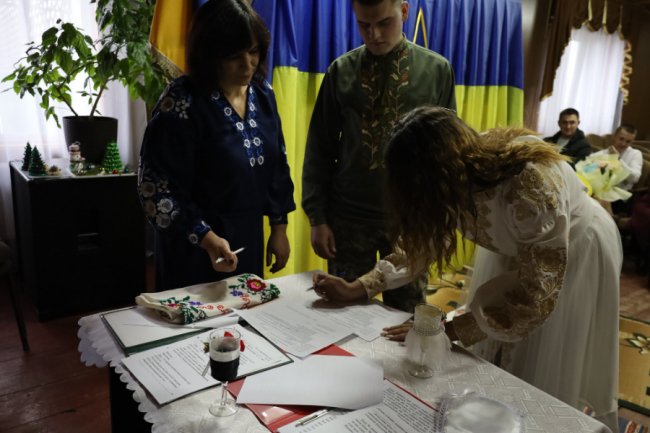 На Волині військовий та його обраниця взяли шлюб за одну добу. ФОТО
