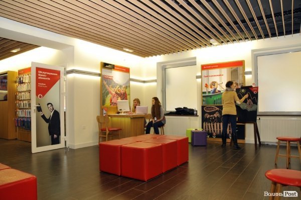 У Луцьку відкрився перший брендований магазин Vodafone 