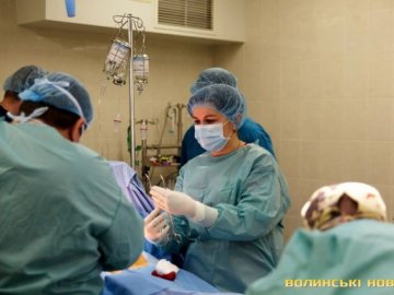 У волинській обласній лікарні провели операцію на серці без його зупинки. ФОТО
