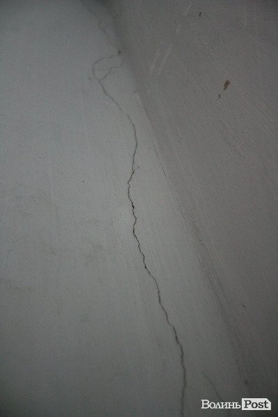 У стінах більшають тріщини, – мешканці будинку з обвалом. ФОТО