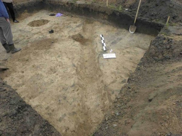 Біля монастиря знайшли гільзи, кулі та монети