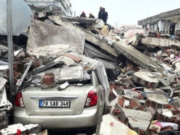 Під завалами у Туреччині можуть бути 5 українців, –  МЗС