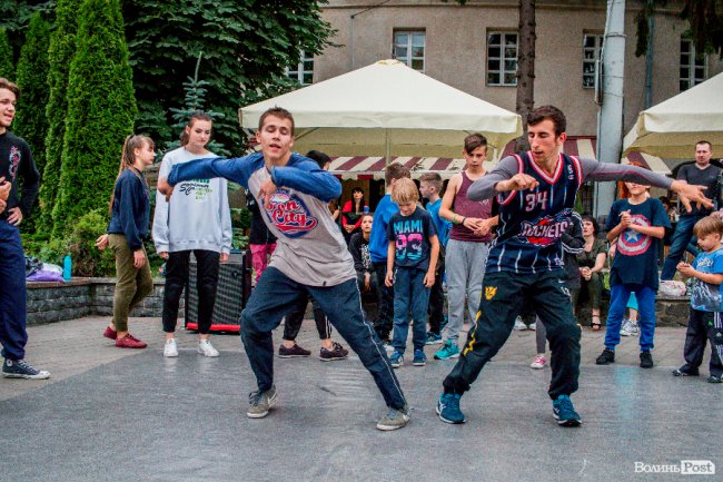 Яскраво, повітряно, незабутньо: фінальний день фестивалю «Aerosfera» у Луцьку. ФОТО