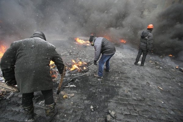 Протистояння на Грушевського: центр Києва у попелі і вогні. ФОТО