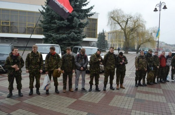 «Правий сектор» Волині поїхав до лісу. ФОТО
