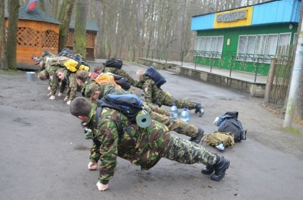 «Правий сектор» Волині поїхав до лісу. ФОТО