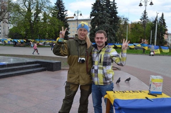 На Театральному майдані Луцька відбувається акція єднання «Велика українська хода». ФОТО