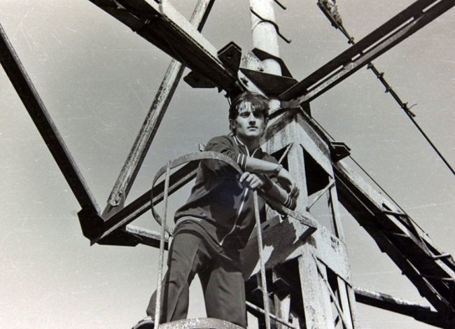 У центральному парку Луцька можна було стрибнути з парашутом. РЕТРОФОТО