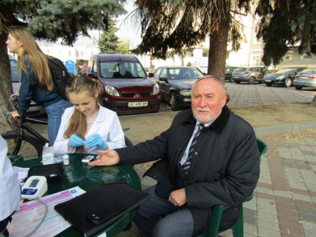 У центрі Луцька безкоштовно обстежують всіх охочих