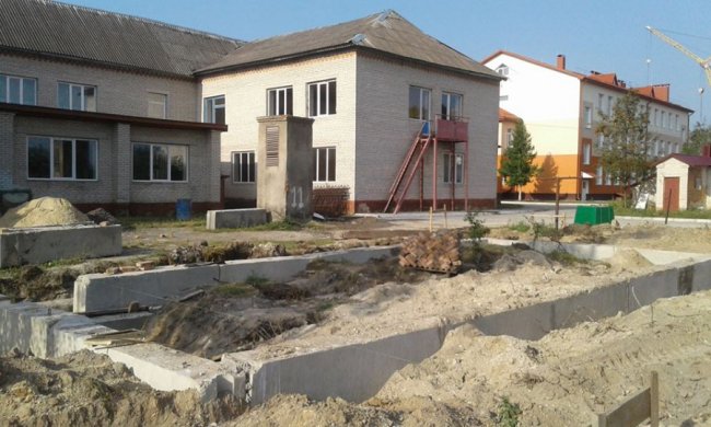 У волинському селі «розширюють» школу. ФОТО