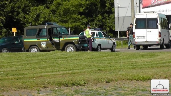 У Луцьку озброєна автоматами міліція шукає втікача з колонії. ФОТО