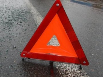 На Волині п'янючий водій на «мерсі» в'їхав у паркан 