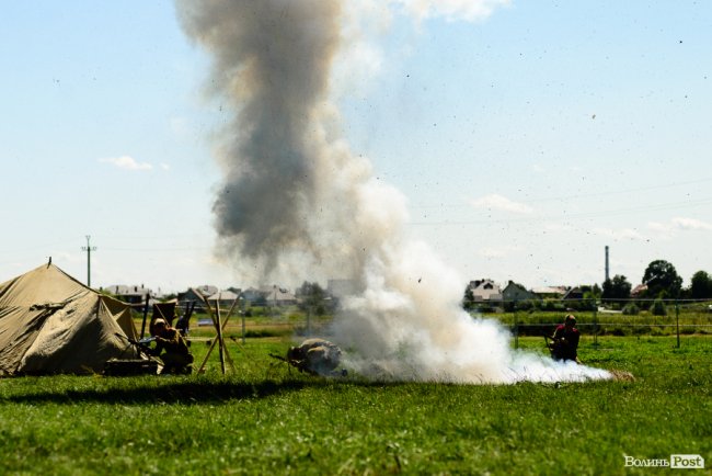 Патріотичні гутірки та захопливі бої: як минає другий день атмосферного «Бандерштату». ФОТО