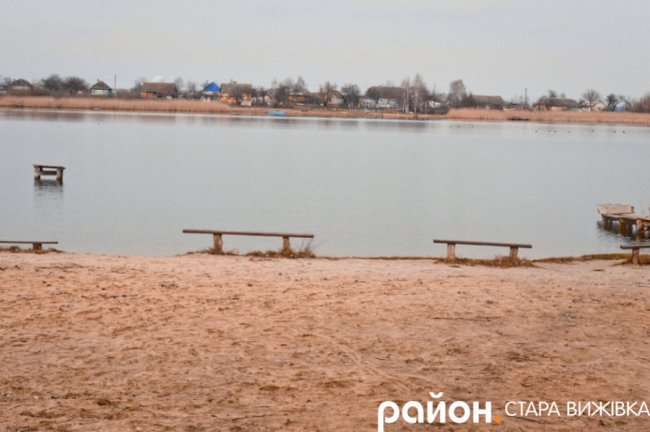  Неймовірні краєвиди на озері в селі Сереховичі. ФОТО