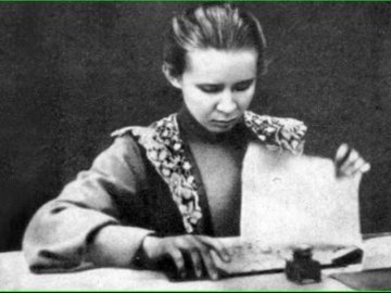 У луцькому музеї презентували рукописний зошит, зроблений Лесею Українкою та її сестрою