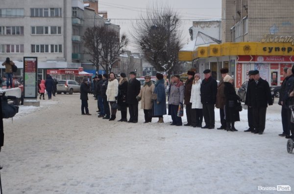 Ланцюг єднання в Луцьку. ФОТО
