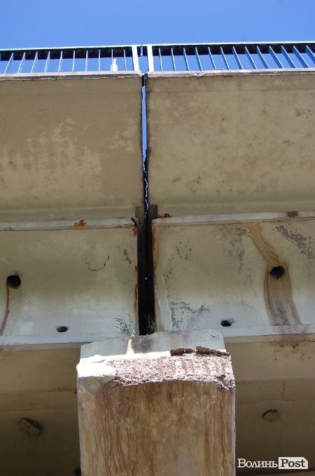 Луцькі «мости на мільйон» сипляться. ФОТО