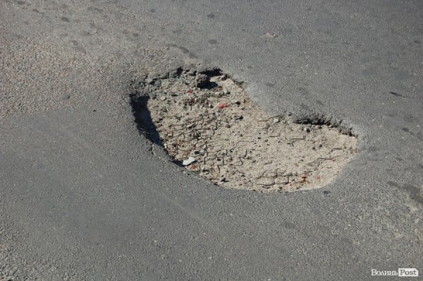 Луцькі «мости на мільйон» сипляться. ФОТО