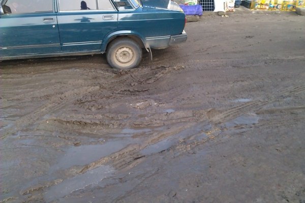 На Волині підприємці не можуть поділити ринок з автомобілістами. ФОТО