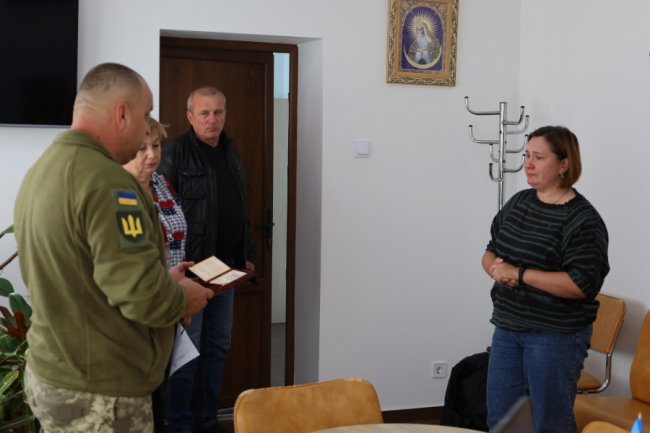 Матері загиблого Героя з Волині вручили посмертну нагороду сина