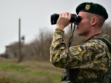На Волині біля дороги  прикордонники знайшли контрабандний товар