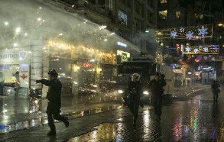 У Туреччині акцію протесту розігнали водометами