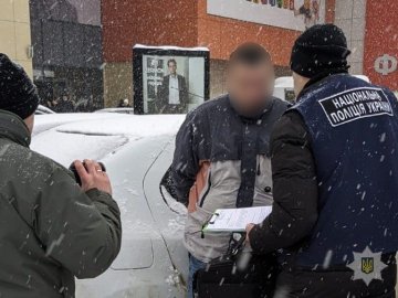 Шахрай вимагав у дружини військового з Сумщини 100 тисяч за «звільнення» з полону