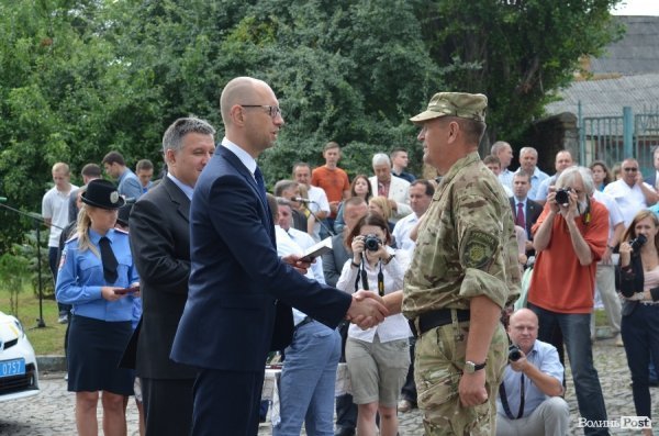У Луцьку Яценюк нагородив бійців батальйону «Світязь». ФОТО