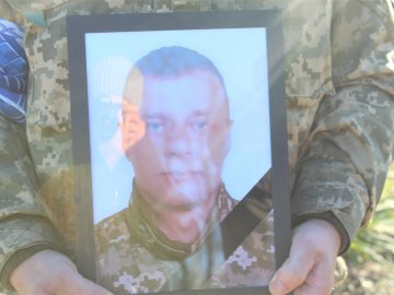 На Волині попрощалися із воїном Романом Кравчуком, який загинув у ДТП на Житомирщині