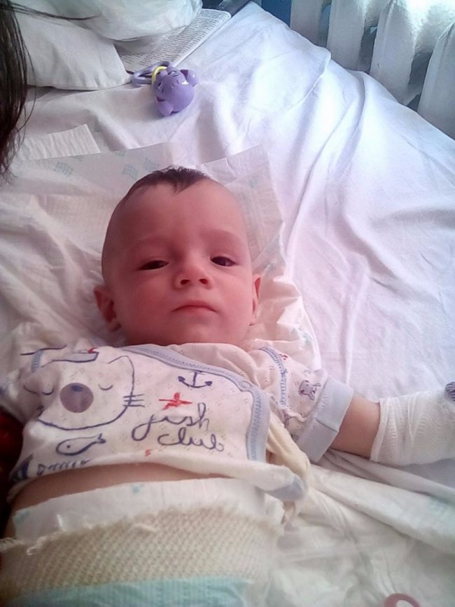 Волинян просять допомогти маленькому хлопчику